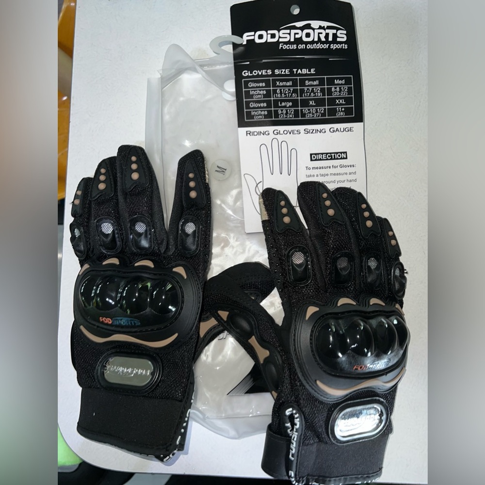 Motorcycle gloves